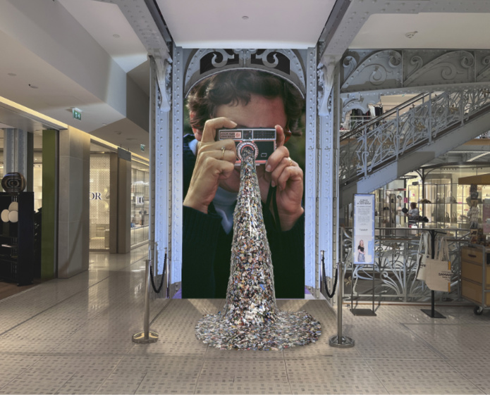 Exposés à la Samaritaine, une partie de la collection d’images que Lee Shulman, à travers The Anonymous Project, met en scène sous forme d’installations 3D, de tirages photos ou de totems - DR : The Anonymous Project/ Lee Shulman Exposés à la Samaritaine, une partie de la collection d’images que Lee Shulman, à travers The Anonymous Project, met en scène sous forme d’installations 3D, de tirages photos ou de totems - DR : The Anonymous Project/ Lee Shulman