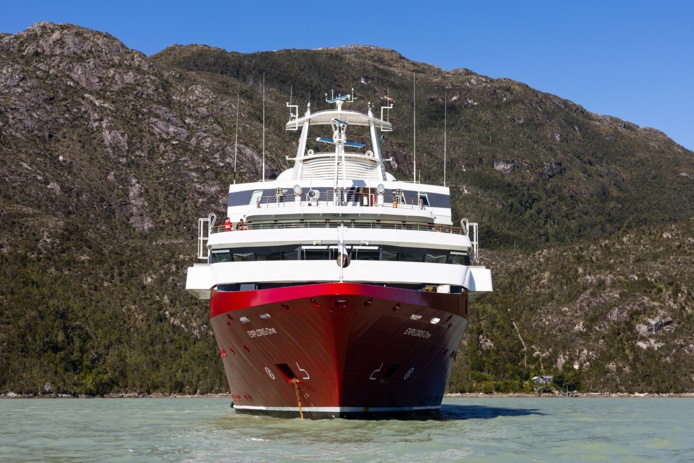 La couleur rouge rubis est l'une des caractéristiques de l'Exploris One. La couleur rouge rubis est l'une des caractéristiques de l'Exploris One.