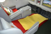 The seat is large, comfortable, made of leather, fully electric, and the space between the rows is of 1.65m - DR: Ethiopian Airlines.