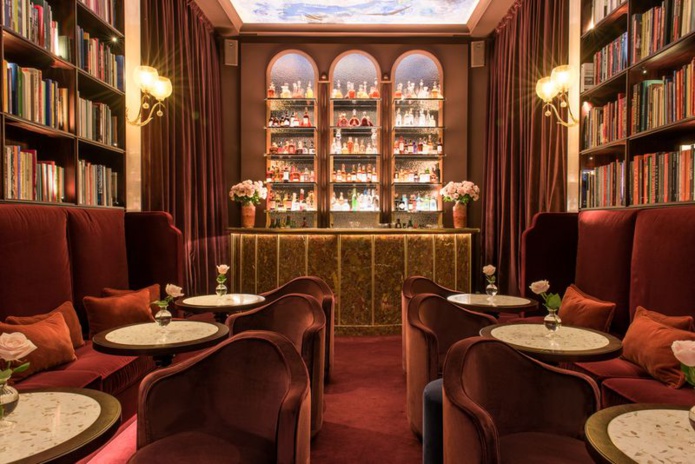 Le bar-bibliothèque du Nolinski Venezia (© Guillaume de Laubier/Evok Collection) Le bar-bibliothèque du Nolinski Venezia (© Guillaume de Laubier/Evok Collection)