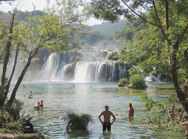La Croatie mise beaucoup sur le tourisme vert. Ici, les cascades de Skradin dans le parc naturel de Krka (© PB) La Croatie mise beaucoup sur le tourisme vert. Ici, les cascades de Skradin dans le parc naturel de Krka (© PB)