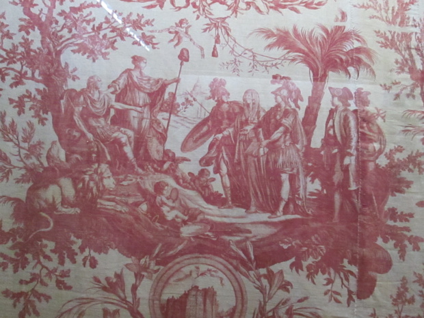 Après le décès d'Oberkampf en 1815, les motifs continueront à évoluer en fonction des modes, des époques, des régimes - DR : M.S. Après le décès d'Oberkampf en 1815, les motifs continueront à évoluer en fonction des modes, des époques, des régimes - DR : M.S.