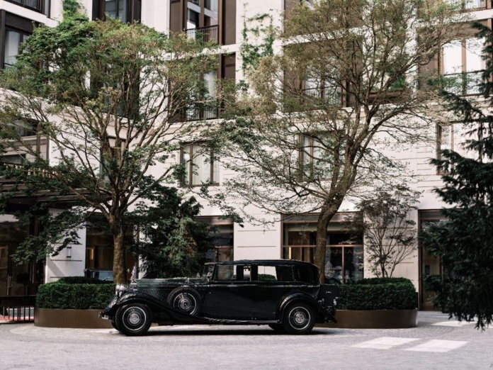 Les véhicules de luxe contribuent à l’élégance et au confort caractéristiques de The Peninsula (© The Peninsula) Les véhicules de luxe contribuent à l’élégance et au confort caractéristiques de The Peninsula (© The Peninsula)