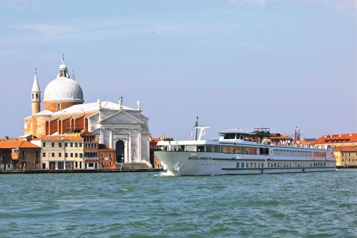 Le Michelangelo de CroisiEurope peut s'amarrer à une centaine de mètres de la place Saint-Marc. CroisiEurope©Herve Oudin