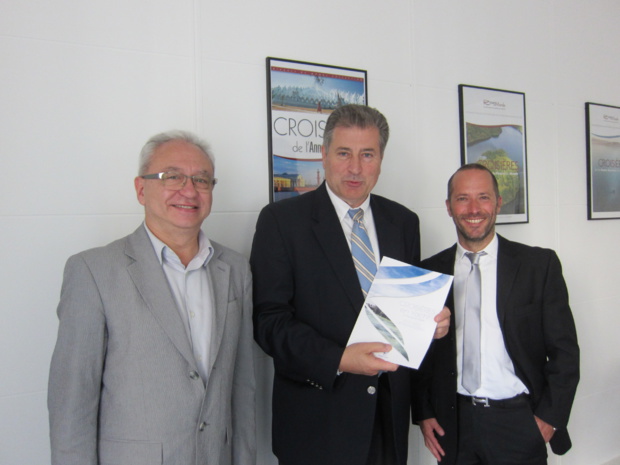 Alain Souleille, the General Director of Rivages du Monde in the company of Yannis Vontas and Clément Mousset from Variety Cruise. DR -LAC Alain Souleille, the General Director of Rivages du Monde in the company of Yannis Vontas and Clément Mousset from Variety Cruise. DR -LAC