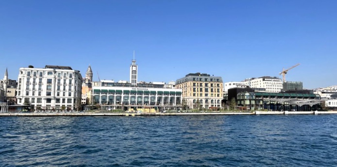 The Peninsula Istanbul vu depuis un bateau de croisières sur le Bosphore (© PB)