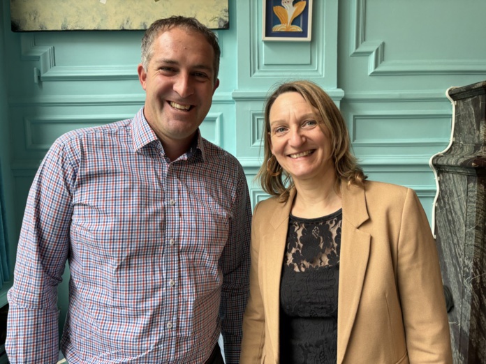 Aaron Russ (Heritage Expeditions) et Nathalie Ansel (Grands Espaces) font faire stand commun sur le prochain salon ITB Berlin. ©David Savary Aaron Russ (Heritage Expeditions) et Nathalie Ansel (Grands Espaces) font faire stand commun sur le prochain salon ITB Berlin. ©David Savary