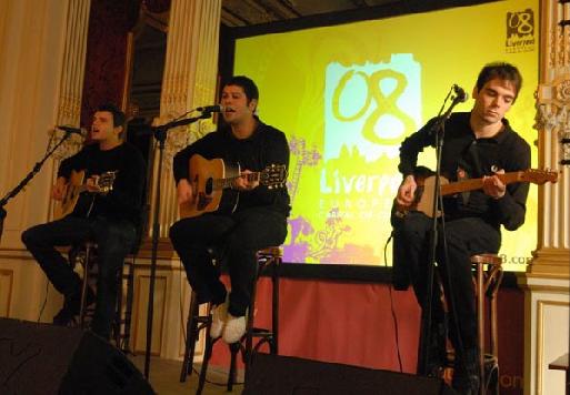 Les Dead 60's (photo Xavier Desmier), l'un des groupes phare de la scène anglaise, natifs de Liverpool, étaient les invités surprise de la conférence de presse de l'OT de Grande-Bretagne. Les Dead 60's (photo Xavier Desmier), l'un des groupes phare de la scène anglaise, natifs de Liverpool, étaient les invités surprise de la conférence de presse de l'OT de Grande-Bretagne.