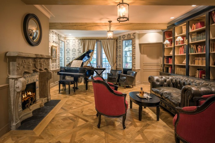 Le bar-bibliothèque du Château Brachet (©château Brachet) Le bar-bibliothèque du Château Brachet (©château Brachet)