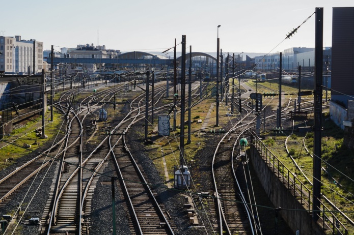 La LGV Paris-Lyon sera fermée durant 4 jours, du 9 au 12 novembre 2024 - Depositphotos @spech