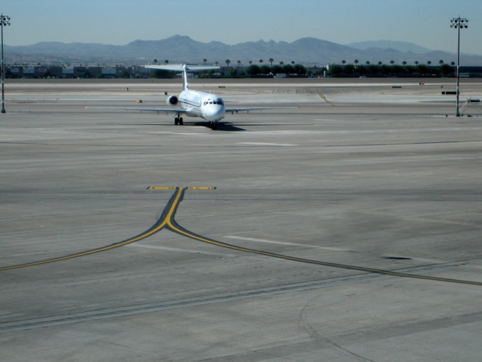 L'aéroport du Golfe de Saint-Tropez a rouvert quinze jours en avance - Depositphotos @9albln