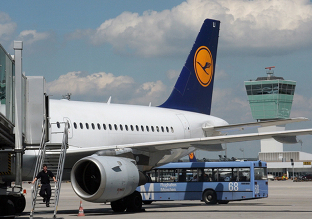 Amadeus conteste les coûts de GDS avancés par Lufthansa, tout en soulignant que leur propre système de résa via internet leur coûtera aussi cher et non pas 2€ comme les Germains taquins l'affirment… Franchement, j'en sais rien - DR Amadeus conteste les coûts de GDS avancés par Lufthansa, tout en soulignant que leur propre système de résa via internet leur coûtera aussi cher et non pas 2€ comme les Germains taquins l'affirment… Franchement, j'en sais rien - DR