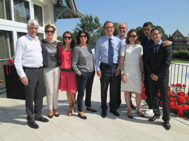 Les membres du jury : Elsa Zylberstein, actrice, présidente. Pascal Elbé, acteur – réalisateur. Frédérique Dumas présidente d’Inga-Films. Anne Bouferguene, directrice adjointe Voyageurs du Monde. Michel Taride président Hertz International. Martine Balouka-Valette, directice générale du tourisme du groupe Pierre et Vacances et Center Pars. René Marc Chikli président du Syndicat des Entreprises de Tour-Opérating. Christian mantéi directeur général d’Atout Frace. Bernard Sabbah animateur et coordinateur des débats - Photo MS Les membres du jury : Elsa Zylberstein, actrice, présidente. Pascal Elbé, acteur – réalisateur. Frédérique Dumas présidente d’Inga-Films. Anne Bouferguene, directrice adjointe Voyageurs du Monde. Michel Taride président Hertz International. Martine Balouka-Valette, directice générale du tourisme du groupe Pierre et Vacances et Center Pars. René Marc Chikli président du Syndicat des Entreprises de Tour-Opérating. Christian mantéi directeur général d’Atout Frace. Bernard Sabbah animateur et coordinateur des débats - Photo MS