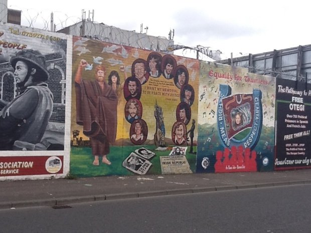 Des conflits des décennies 60 et 70, Belfast garde seulement les fresques murales qui racontent l’histoire du pays et même au-delà - DR : J-P.C.