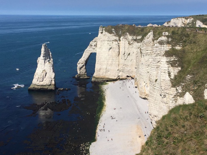 L'afflux excessif de visiteurs met en danger certains sites exceptionnels. Ici, les falaises d'Etretat (©)