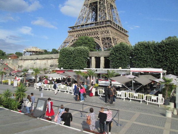 L’AFST a clôturé ce premier semestre 2015 par un cocktail rassemblant près de 150 personnes  aux Vedettes de Paris au pied de la Tour Eiffel - DR : AFST