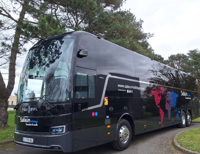 Salaün Limousines accueille un tout nouveau Van Hool ASTRON - Photo Salaün