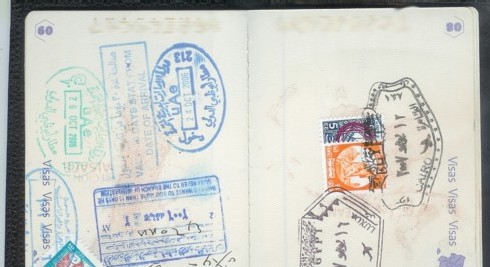 Passeport ou CNI... CNI ou passeport ? Faudrait savoir...
