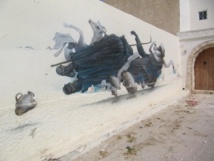Sur l'île de Djerba, le village d'Errihad a accueilli près de 150 street-artistes en 2014. Ils ont réalisé de magnifiques œuvres sur les murs des maisons - Photo P.C. Sur l'île de Djerba, le village d'Errihad a accueilli près de 150 street-artistes en 2014. Ils ont réalisé de magnifiques œuvres sur les murs des maisons - Photo P.C.