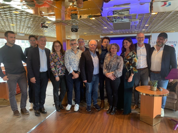 Le bureau et les administrateurs des Entreprises du Voyage Centre-Est qui ont organisé la première Confluence du Tourisme à Lyon ce 25 mars à bord d'un navire de CroisiEurope - Photo CE Le bureau et les administrateurs des Entreprises du Voyage Centre-Est qui ont organisé la première Confluence du Tourisme à Lyon ce 25 mars à bord d'un navire de CroisiEurope - Photo CE