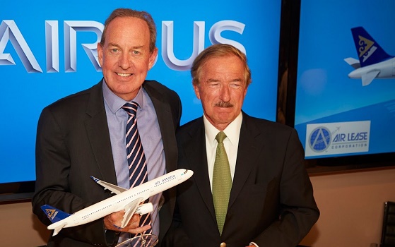 De gauche à droite Peter Foster, PDG d'Air Astana, signe pour sept Airbus A320neo, au salon Paris-Le Bourget, avec Steven Udvar-Házy, Président et Directeur Général d'Air Lease Corporation - DR : Air Astana De gauche à droite Peter Foster, PDG d'Air Astana, signe pour sept Airbus A320neo, au salon Paris-Le Bourget, avec Steven Udvar-Házy, Président et Directeur Général d'Air Lease Corporation - DR : Air Astana