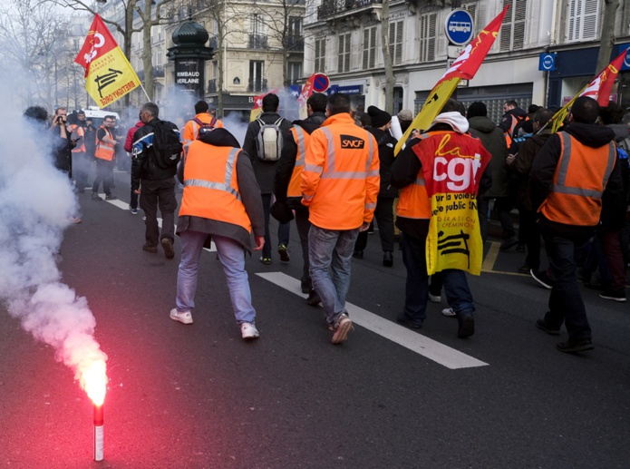 Le projet de loi "Continuité du service public de transports et droit de grève" a été adopté par le Sénat - Depositphotos @Ale_Mi