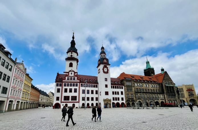 Sur la place de l’hôtel de ville (@PB) Sur la place de l’hôtel de ville (@PB)