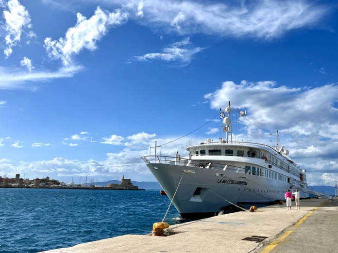 Croisière Cyclades : "La Belle de l'Adriatique" à quai, à Rhodes (© PB)