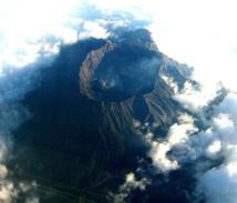 Le Mont Raung - DR : Wikipedia, reworked by Geoethno ; original photograph by Cosmotic
