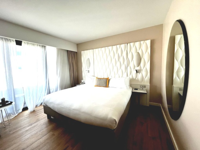 Le balcon de la chambre 520 permet d'apercevoir, au loin, la Sainte-Victoire (©PB) Le balcon de la chambre 520 permet d'apercevoir, au loin, la Sainte-Victoire (©PB)