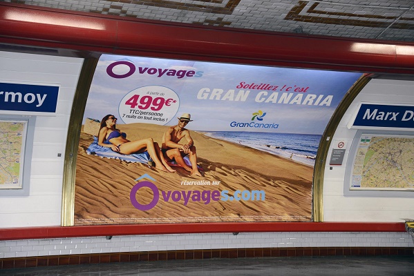 L'affiche d'Ôvoyages est visible dans plus de 400 stations de métro à Paris - DR : Ôvoyages L'affiche d'Ôvoyages est visible dans plus de 400 stations de métro à Paris - DR : Ôvoyages