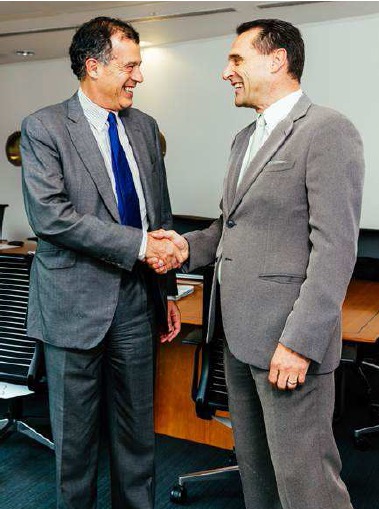 De gauche à droite : Henri Giscard d'Estaing, PDG de Club Med, et Peter Frankhauser, PDG de Thomas Cook Group - Photo DR
