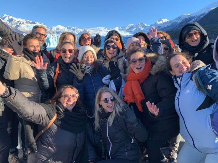 Une partie des participants de la première Odyssée Nouvelles Frontières devant le glacier Perito Moreno - Photo CE Une partie des participants de la première Odyssée Nouvelles Frontières devant le glacier Perito Moreno - Photo CE