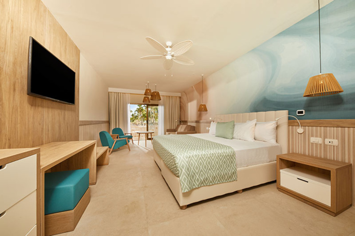 Junior Suite Premium au Bahia Principe Grand Punta Cana / Bavaro avec 1 lit king-size (ou 2 lits full-size) et un canapé-lit © Bahia Principe Hotels & Resorts Junior Suite Premium au Bahia Principe Grand Punta Cana / Bavaro avec 1 lit king-size (ou 2 lits full-size) et un canapé-lit © Bahia Principe Hotels & Resorts