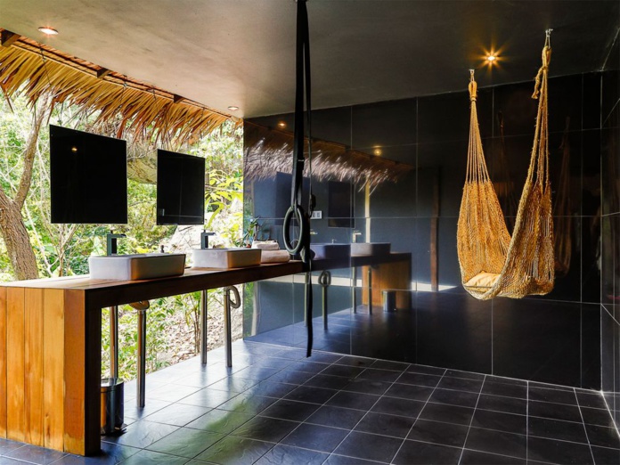 Des salles de bains raffnées quoique 'une grande simplicité (©SOWK) Des salles de bains raffnées quoique 'une grande simplicité (©SOWK)