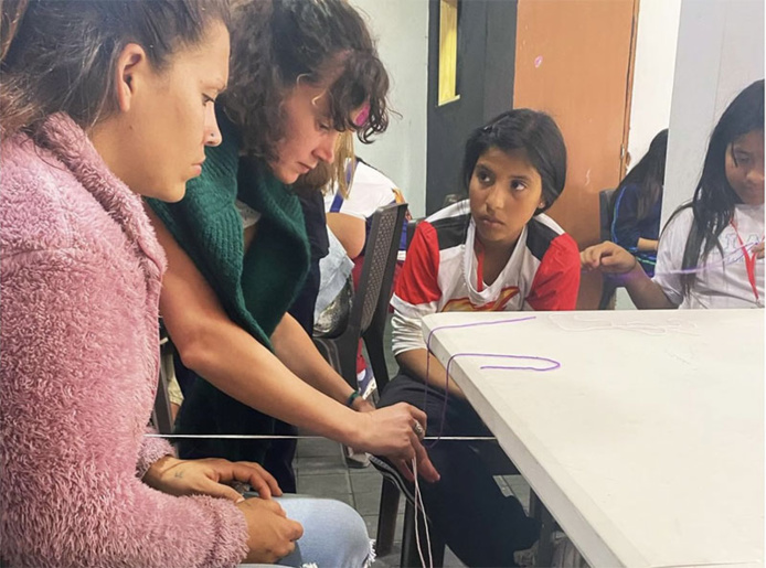 Atelier de bracelets, Fundación Hogar © MarianneJagu Atelier de bracelets, Fundación Hogar © MarianneJagu