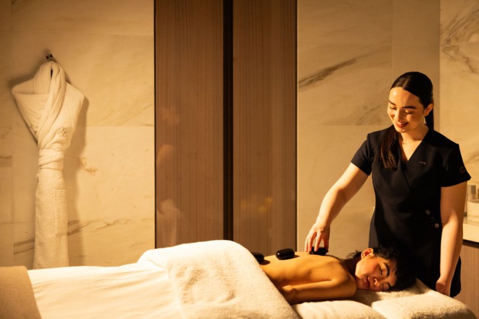 le Spa du Lutetia : des huiles parfumées pour les massages corporels (©Le Lutetia) le Spa du Lutetia : des huiles parfumées pour les massages corporels (©Le Lutetia)