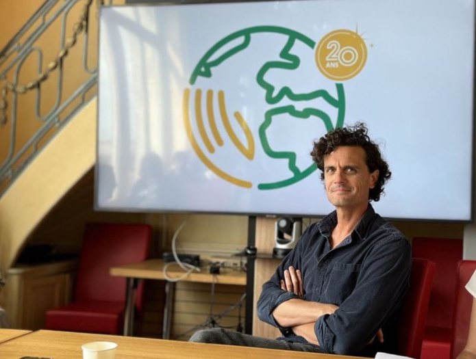 Antoine Richard, président de ATR devant le nouveau logo de l'association (©PB) Antoine Richard, président de ATR devant le nouveau logo de l'association (©PB)