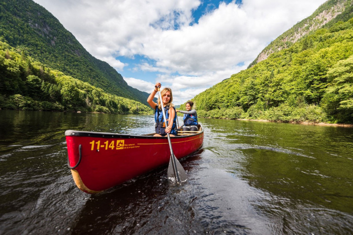 Canot dans le parc national de la Jacques-Cartier  © TQ / Jean-François Frenette