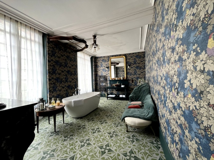 Ici, un des "salons de bains", témoin selon la proriétaire actuelle, du "vrai luxe" (© PB) Ici, un des "salons de bains", témoin selon la proriétaire actuelle, du "vrai luxe" (© PB)