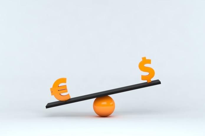 Le dollar reste fort, surtout face à l'euro et aux devises émergentes. Nous maintenons notre objectif à 1,05 pour l’EUR/USD - Depositphotos.com Auteur xavierlorenzo Le dollar reste fort, surtout face à l'euro et aux devises émergentes. Nous maintenons notre objectif à 1,05 pour l’EUR/USD - Depositphotos.com Auteur xavierlorenzo