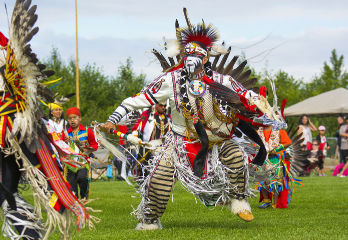 Pow-wow à Pessamit (Côte-Nord) © TQ / Jean-François Bergeron – Enviro Foto Pow-wow à Pessamit (Côte-Nord) © TQ / Jean-François Bergeron – Enviro Foto