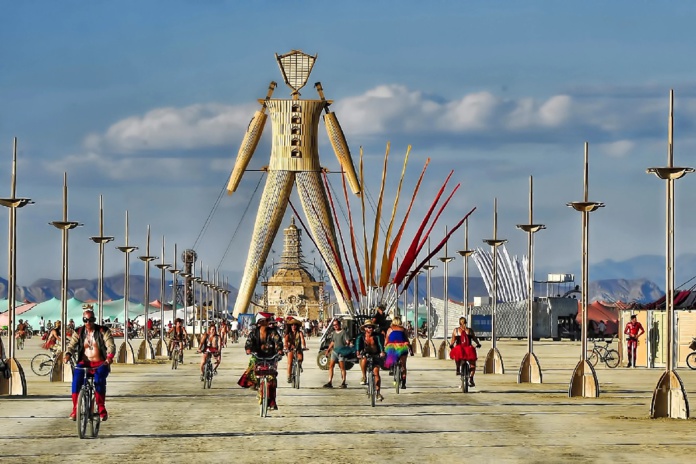 Au royaume de l’innovation, les véritables nouveautés proviennent de toutes sortes de concepts éphémères et récurrents, connus sous le terme de « Wellens évents » ou « wellness festivals ». - Photo Burning Man.org Andrew Wyatt Au royaume de l’innovation, les véritables nouveautés proviennent de toutes sortes de concepts éphémères et récurrents, connus sous le terme de « Wellens évents » ou « wellness festivals ». - Photo Burning Man.org Andrew Wyatt