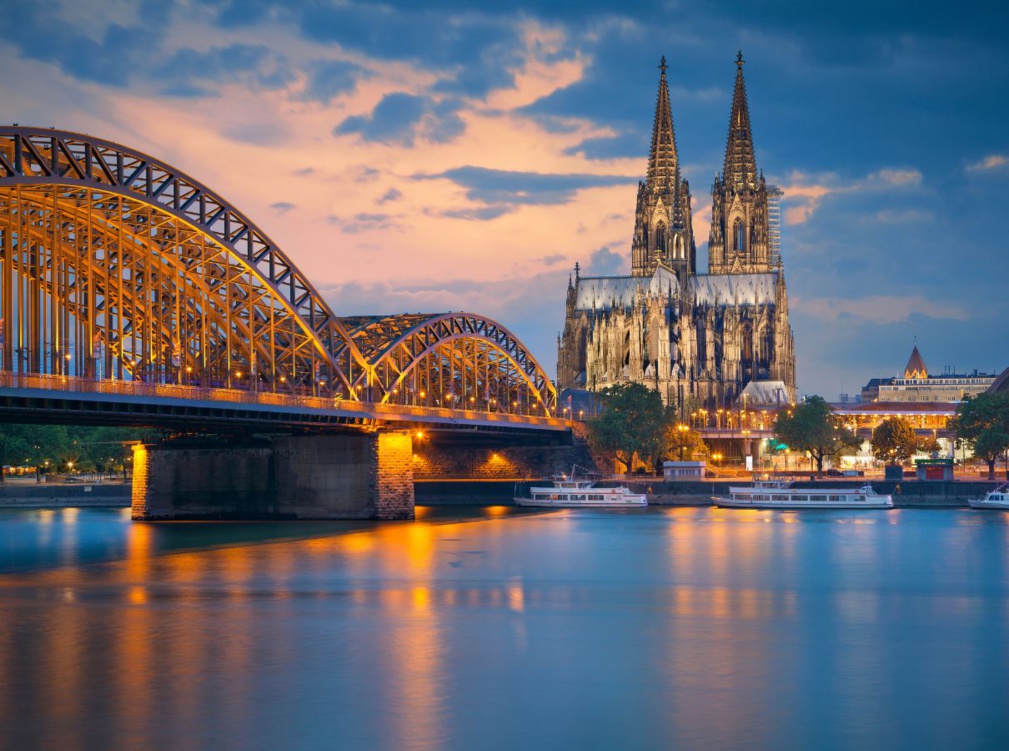 La Cathédrale de Cologne est la deuxième plus haute église au monde. La Cathédrale de Cologne est la deuxième plus haute église au monde.