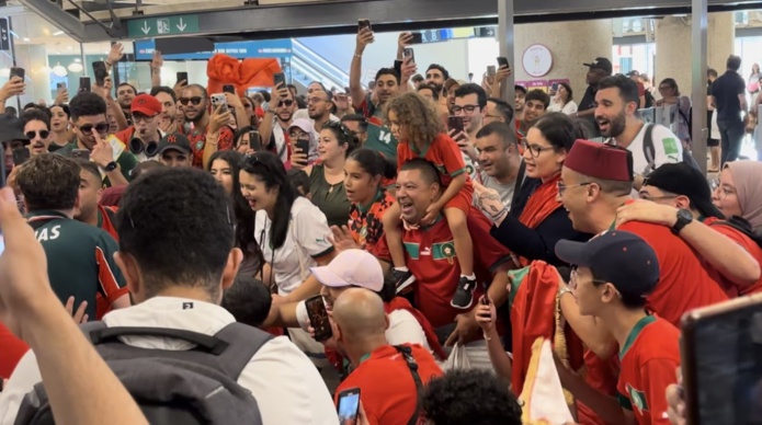À la gare de Lyon Part Dieu, la joie des supporteurs marocains lors de la victoire de leur pays face à l'Argentine. ©David Savary À la gare de Lyon Part Dieu, la joie des supporteurs marocains lors de la victoire de leur pays face à l'Argentine. ©David Savary