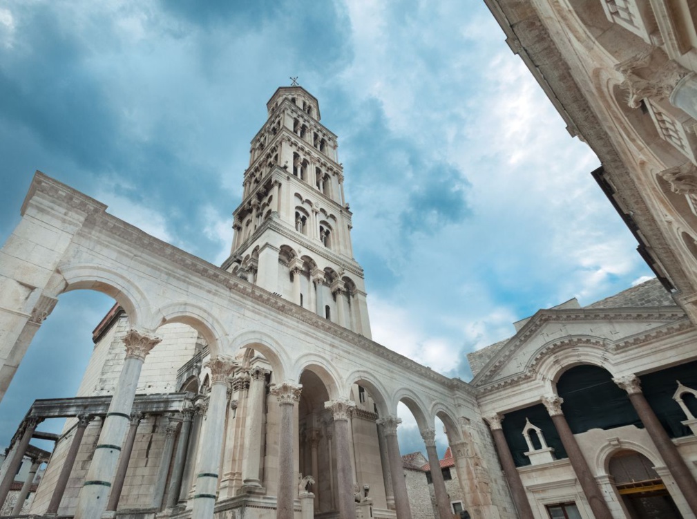 Le Palais de Dioclétien, emblème de la ville de Split et lieu de tournage de diverses scènes de la série Game of Thrones. Le Palais de Dioclétien, emblème de la ville de Split et lieu de tournage de diverses scènes de la série Game of Thrones.