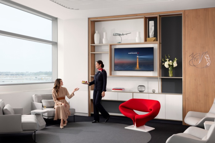 Un nouveau salon Air France à Los Angeles. les clients voyageant en cabine La Première disposent désormais d’un lieu confidentiel et intime leur étant dédié.Crédit : Air France. Un nouveau salon Air France à Los Angeles. les clients voyageant en cabine La Première disposent désormais d’un lieu confidentiel et intime leur étant dédié.Crédit : Air France.