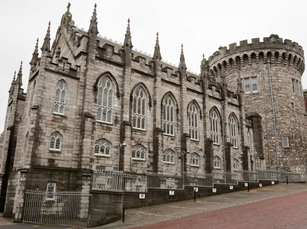Le château de Dublin permet aux visiteurs de retracer l’histoire de l’Irlande, de l’invasion viking à l’indépendance. Le château de Dublin permet aux visiteurs de retracer l’histoire de l’Irlande, de l’invasion viking à l’indépendance.