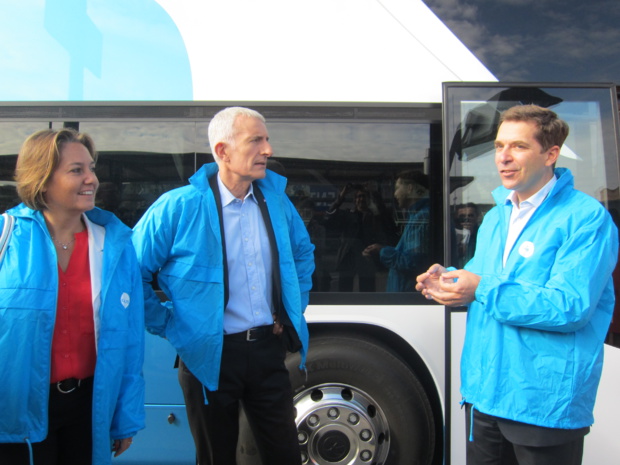 Rachel Picard la directrice de Voyages SNCF, Guillaume Pépy, le présidence de la SNCF et Roland De Barbentane, le directeur de OuiBus lors du départ du premier autocar OuiBus. DR - LAC