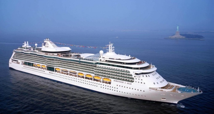 Le Serenade of The Seas est le quatrième navire de la classe Radiance comprenant le Brilliance of the Seas, le Jewel of the Seas et le Radiance of the Seas. Le Serenade of The Seas est le quatrième navire de la classe Radiance comprenant le Brilliance of the Seas, le Jewel of the Seas et le Radiance of the Seas.